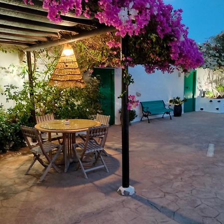 Buganvilla Molino Tinajo Bagian luar foto