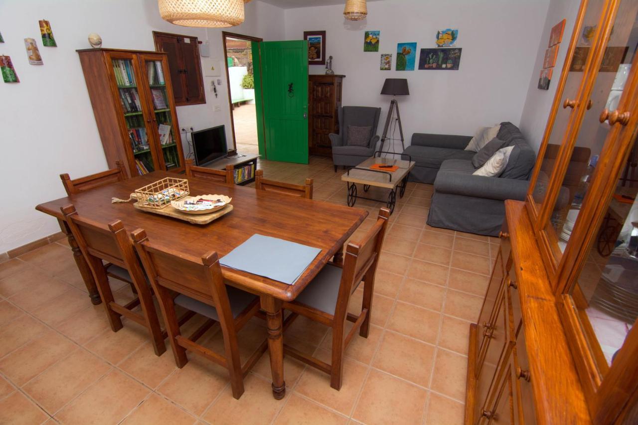 Buganvilla Molino Tinajo Bagian luar foto